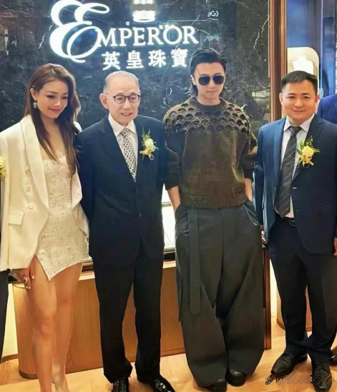 人还是要多挣钱！或许很多人不太理解，为什么谢贤只给唯一的儿子谢霆锋分了5％的家