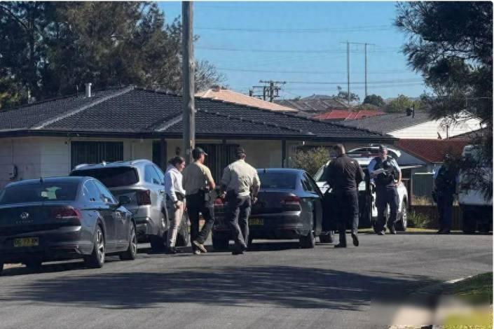 “啊！”8月4日，澳大利亚一对夫妇接待了2名来自中国的寄宿少女，当晚就听到惨叫声