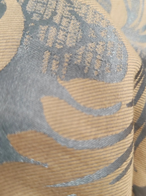 记得我生第一个孩子的时候，婆婆月子里来看了我一眼，当时说的第一句话是，要不是因为
