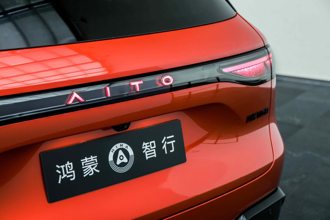 3月22日外观内饰会上，问界M6的智能座舱成为媒体体验热点。17.3英寸随动屏