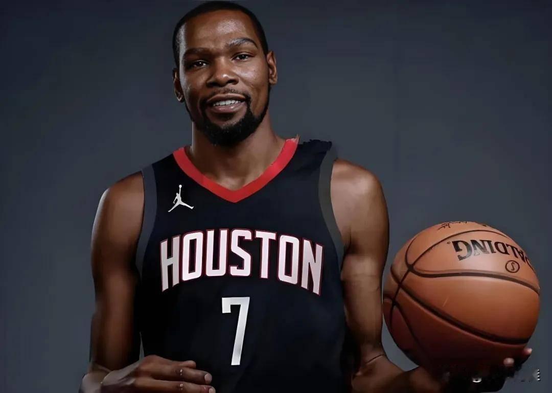 不是明白为什么要为杜兰特服务呢，杜兰特三年退役了NBA黄了，还是火箭解散了啊。火