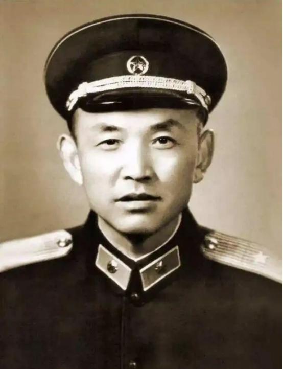 1951年，140师参谋长黎原因为打仗太厉害，资历却不够，军长为了提拔他，接连调