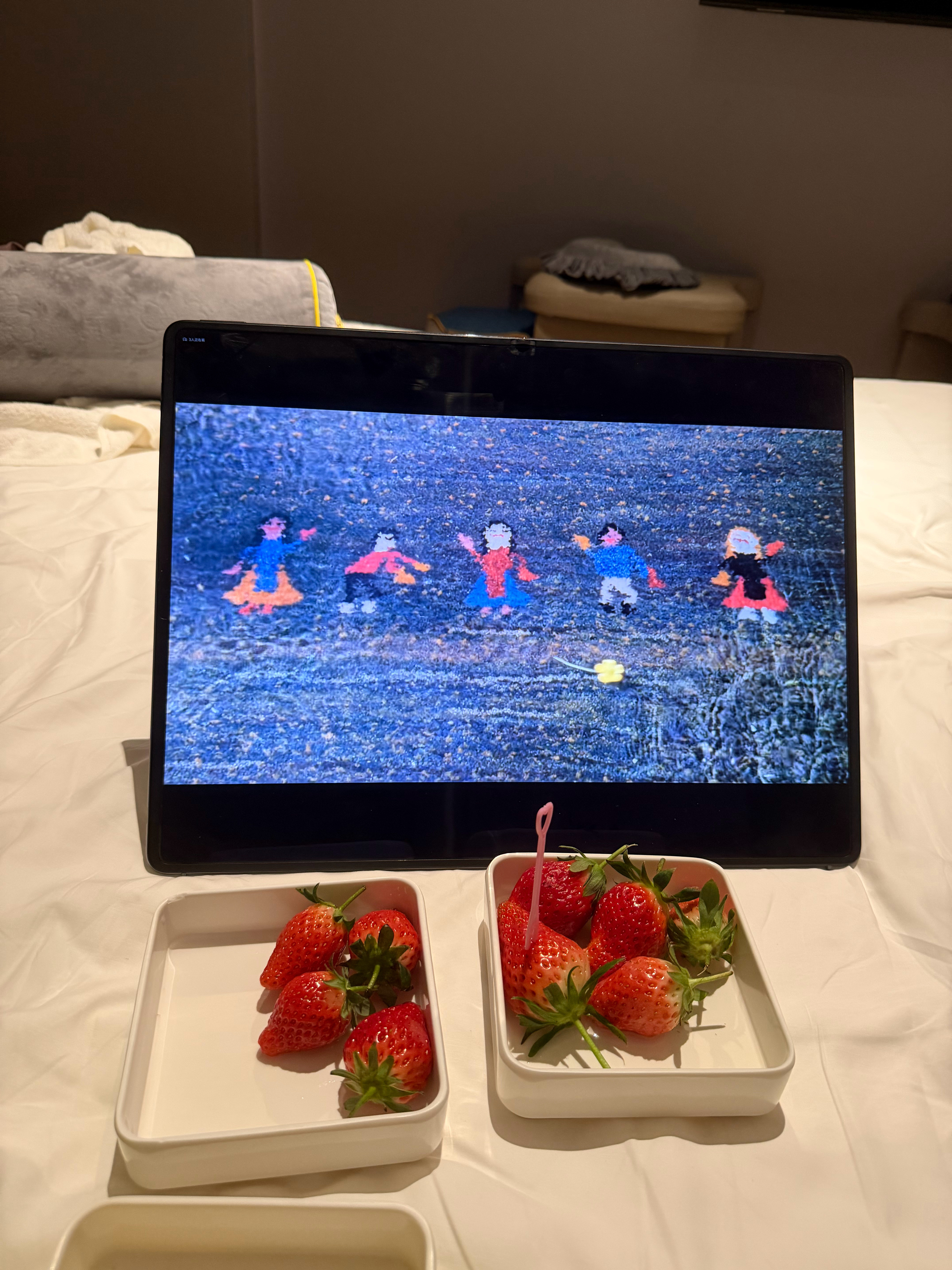 华为折叠屏电脑看剧真爽！