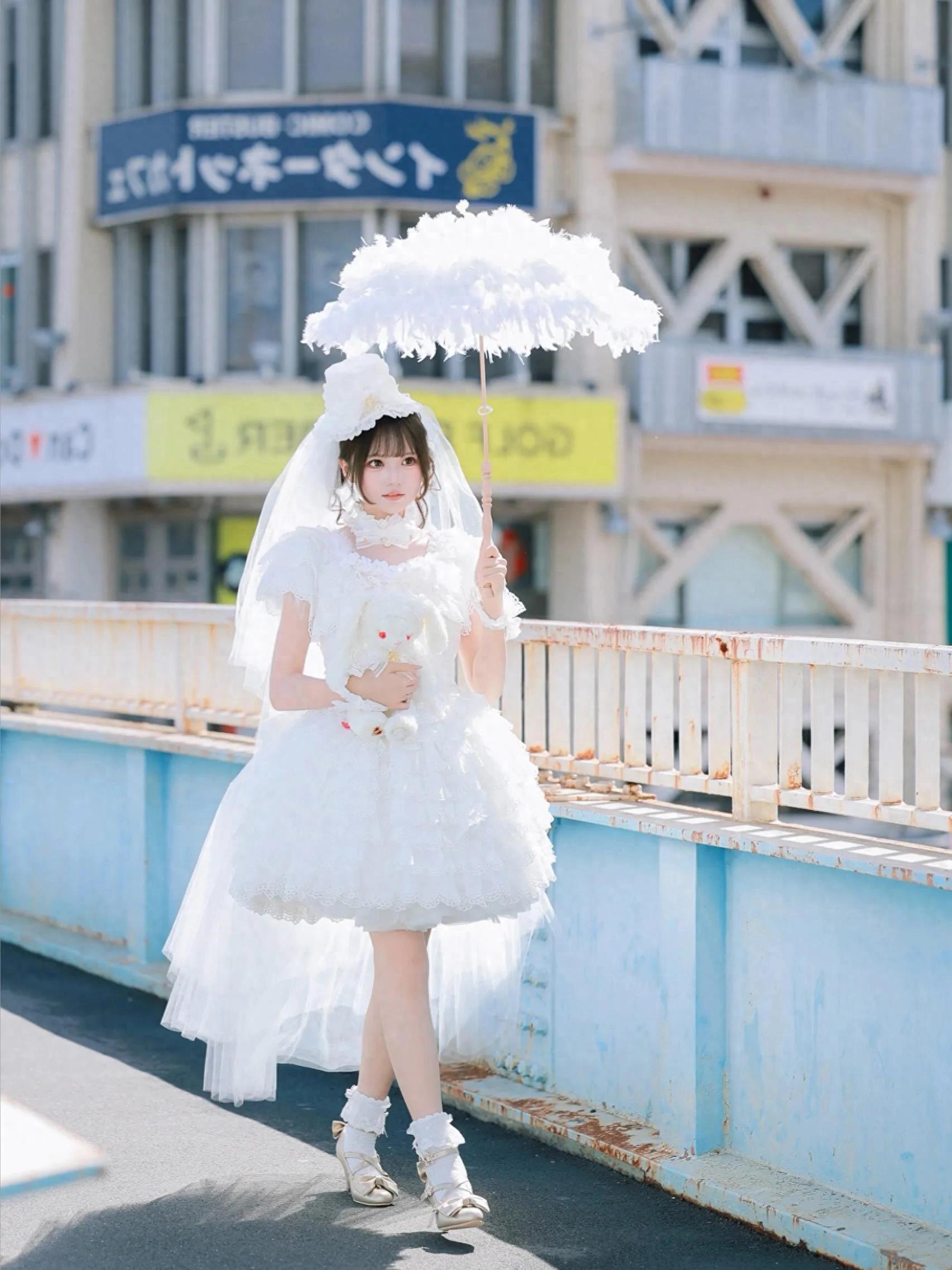 洛丽塔白裙高跟女孩，像童话里的天使