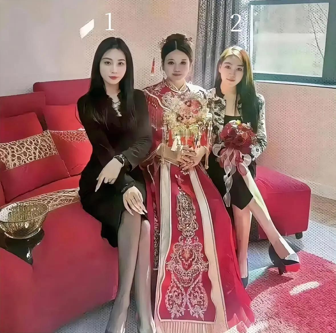 假如这两个伴娘可以让你选一个结婚，你们会选哪个？[？？？]