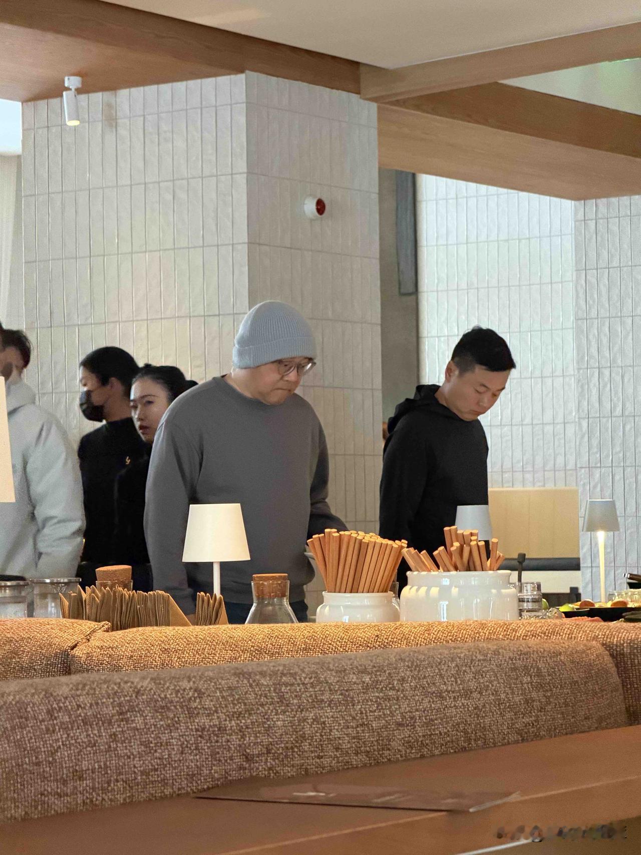 王菲喜欢的男人都活成了自己想要的样子，专心做自己的事，不为钱财所累～～近日，