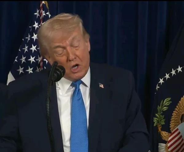 《华尔街日报》报道，当地时间22日，美国总统特朗普，在达沃斯论坛上公开表示，华盛