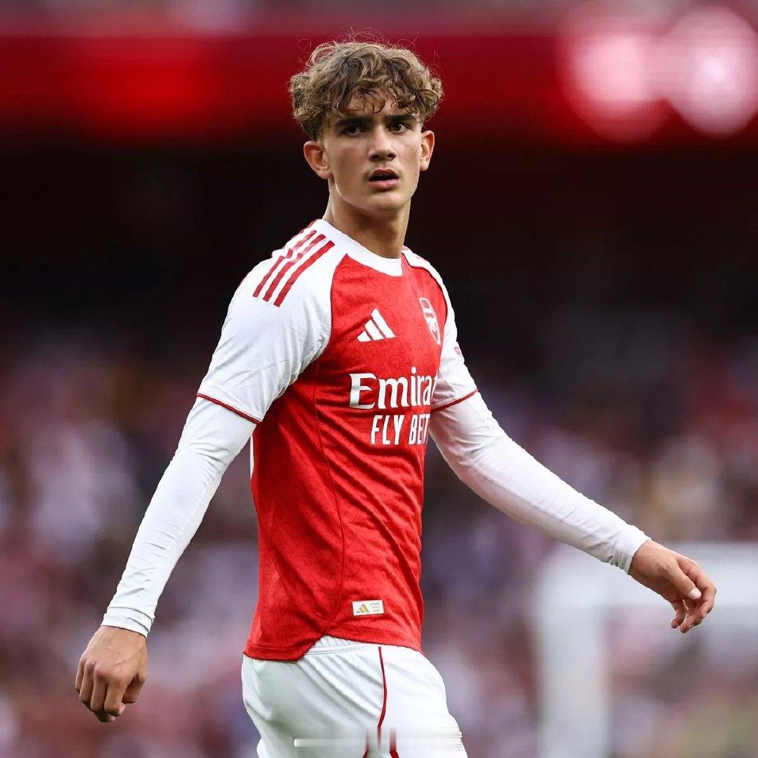 张伯伦表示：“道曼、恩瓦内里和斯凯利这些年轻人令我印象深刻。他们的技术能力和个人