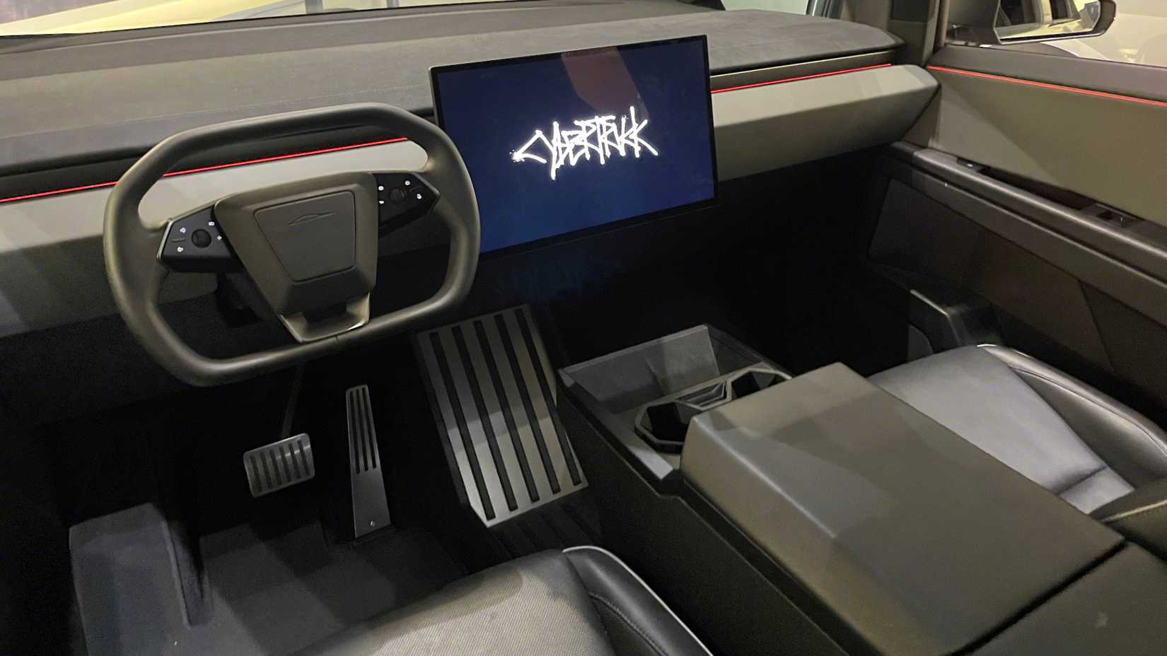 【马斯克左手倒右手：曝SpaceX公司2025Q4购入1279辆C