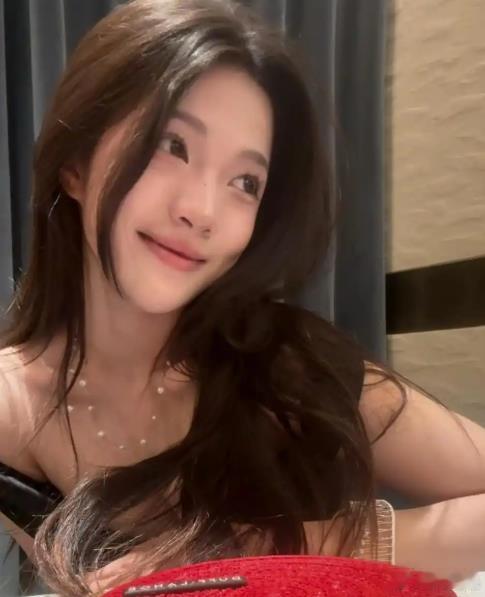 刘一诺：愿为自己一切言论负法律责任19岁演员刘一诺声明称，在网上发现有针对其不