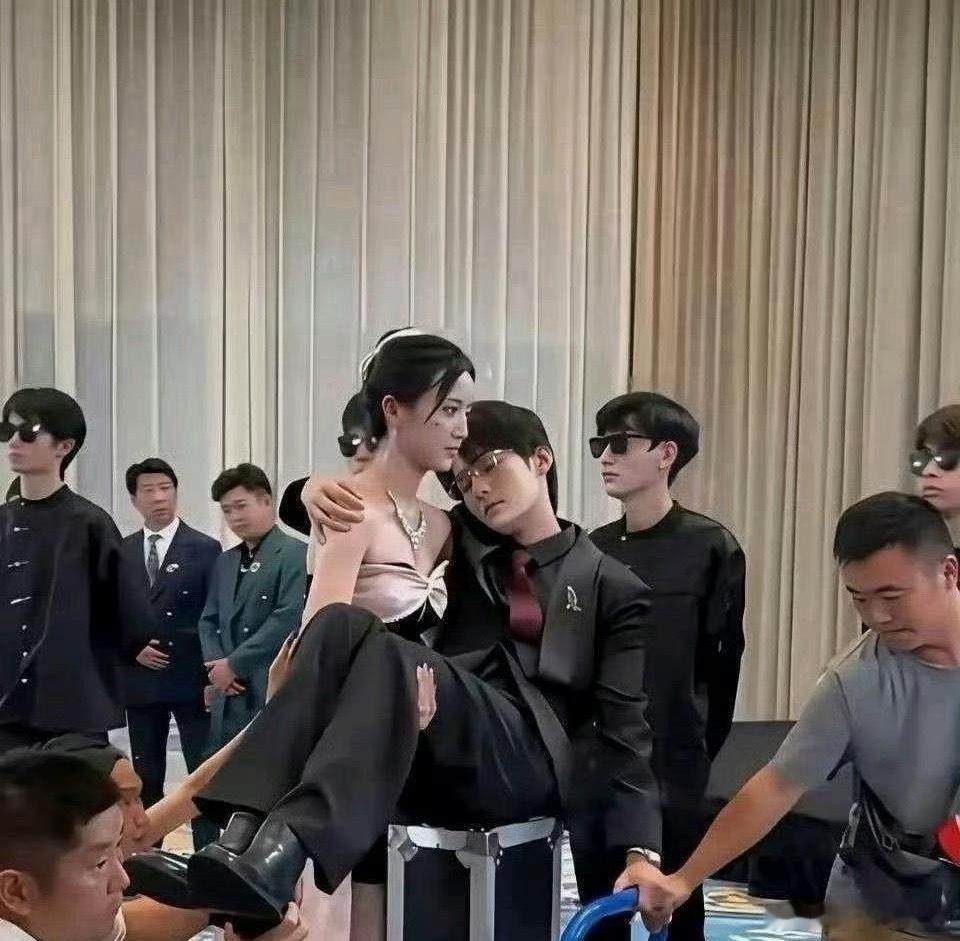 短剧里抱男主原来是这么拍的呀
