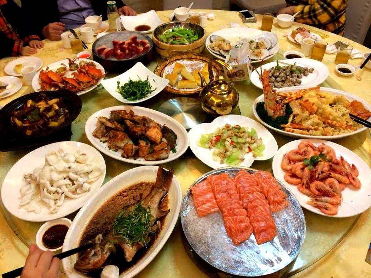 听完这顿饭的结局，我直接把手里的茶杯放下了。一共就4个人的局，他因为记错地儿晚