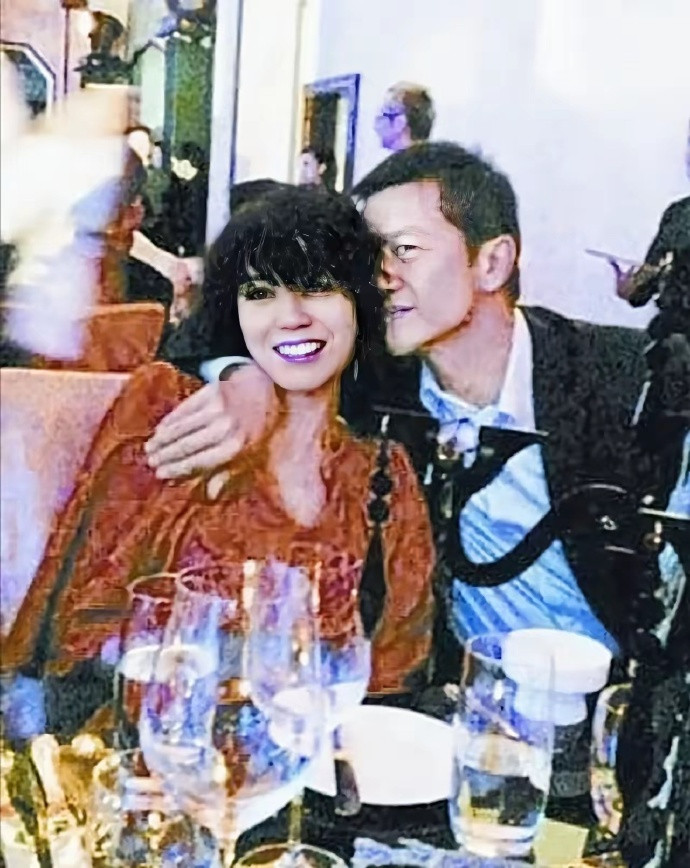 李亚鹏，这谁抵得住啊？​怪不得刘嘉玲曾曝光王菲非常爱李亚鹏。​​​