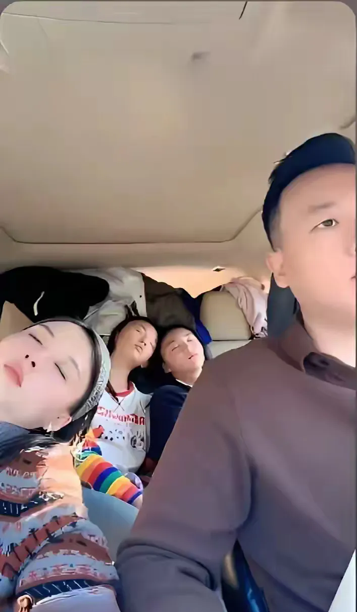老爸开车就是稳，大家放心可安睡。老妈开车大不同，请接下句？