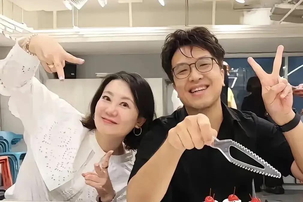 民调几乎追平蒋万安，沈伯洋突然“鸣金收兵”——请病假！意欲何为？9月24日晚