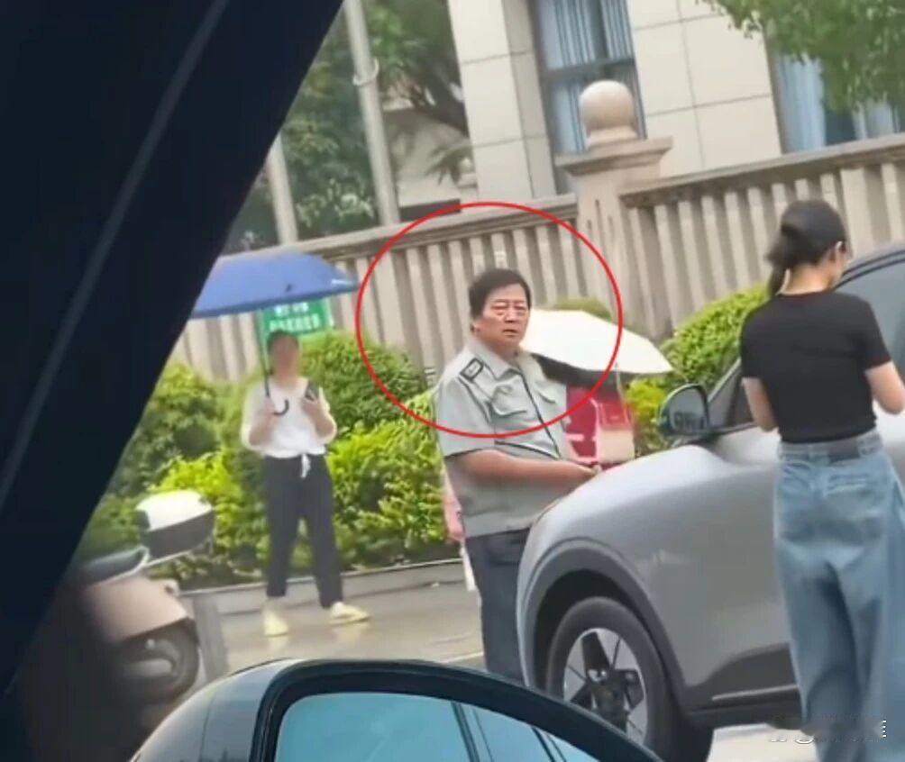 . 宝妈保安冲突大反转！删减视频误导全网，真相终于藏不住了大反转来了，保安与