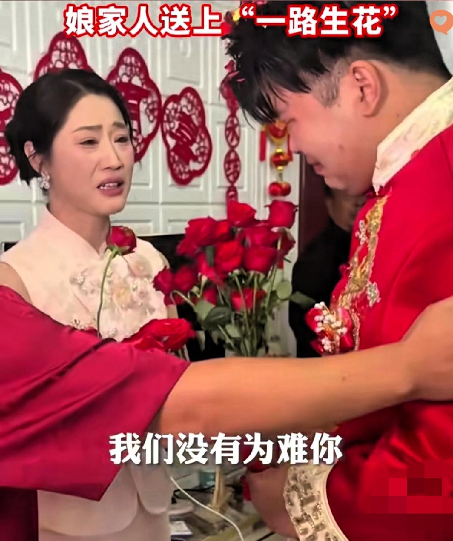 谁还说接亲就得折腾新郎？江苏连云港这波接亲直接把“婚礼该有的样子”焊在大家心里