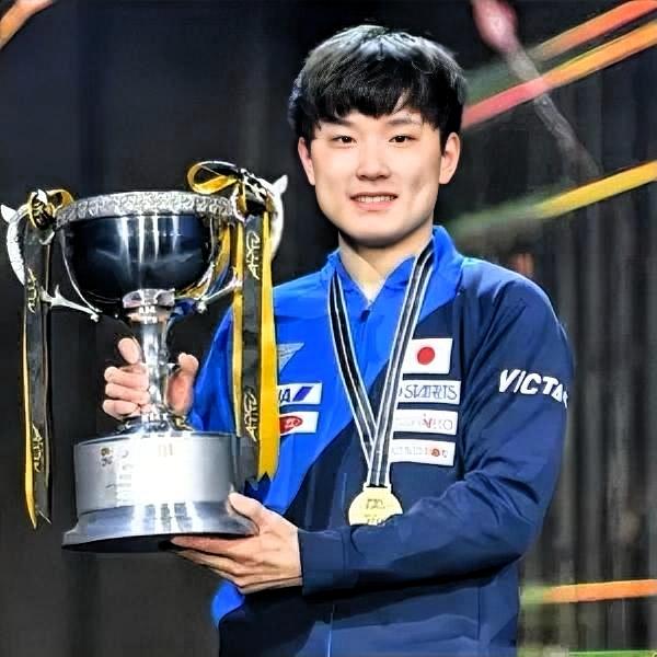 -优势方面-技术实力较强：张本智和拥有出色的反手拧拉和近台快攻技术，这使