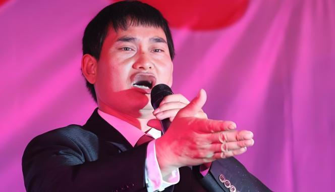 离谱！草根歌手商演报价动辄几十万，大衣哥十年只收10万3首歌，雷打不动。 青