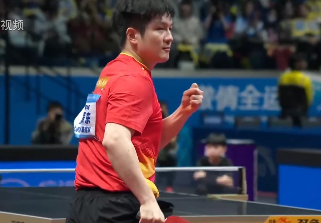 怎么回事？樊振东还没到局点，就触发的反击功能！不对劲呀，以前东哥到局点才打