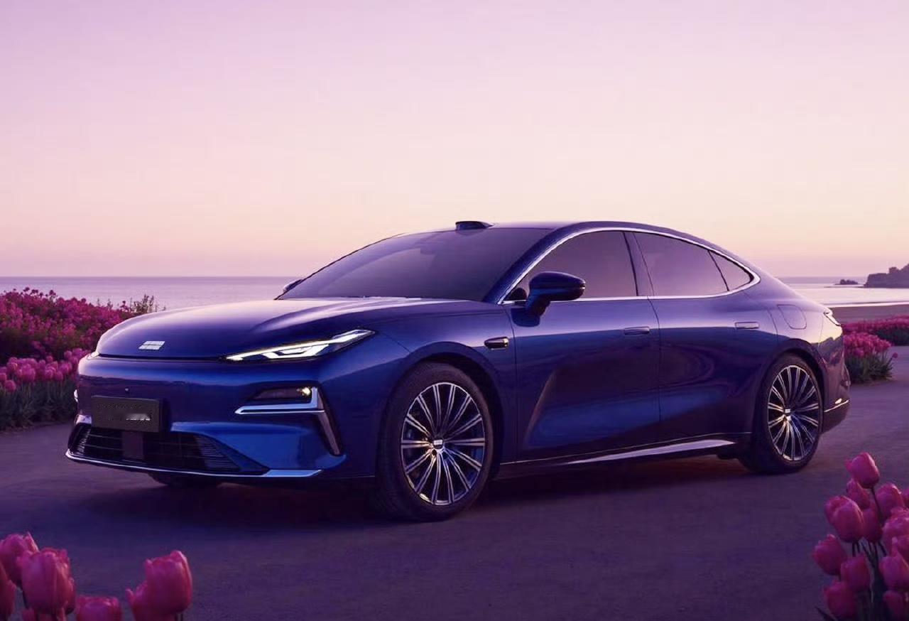 比亚迪汉DM-i和吉利银河星耀8谁更香，这得好好说道说道。比亚迪汉第五代DM混