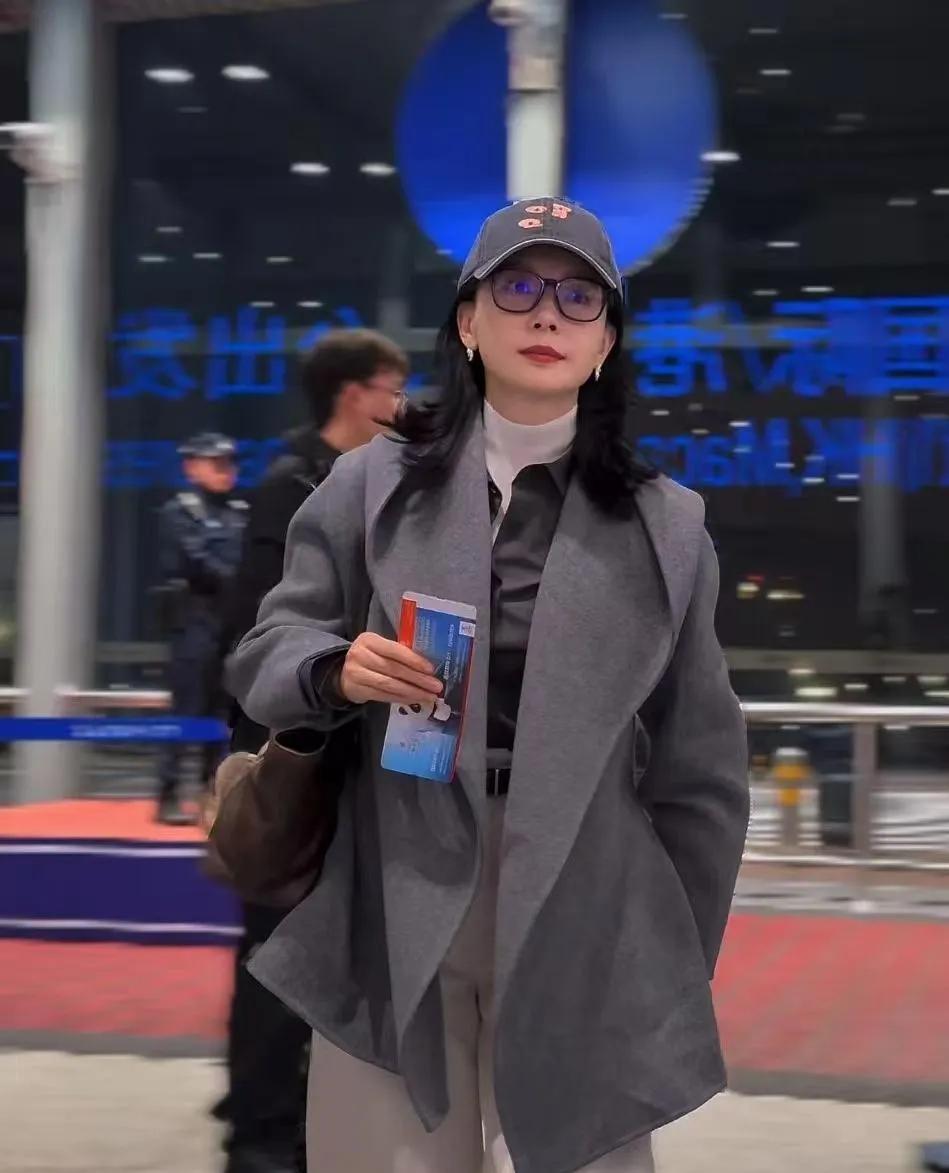 陈数这穿搭，把“中年优雅”焊在身上了！陈数最新机场look太戳中年穿搭审美