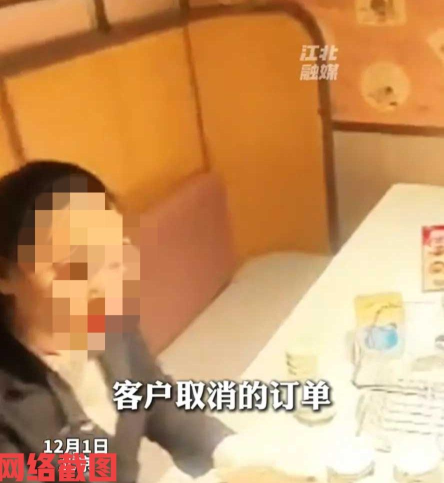 北京有外卖小哥送餐到客户手中时。此刻客户却说送餐让他等太久，不需要选择退单了