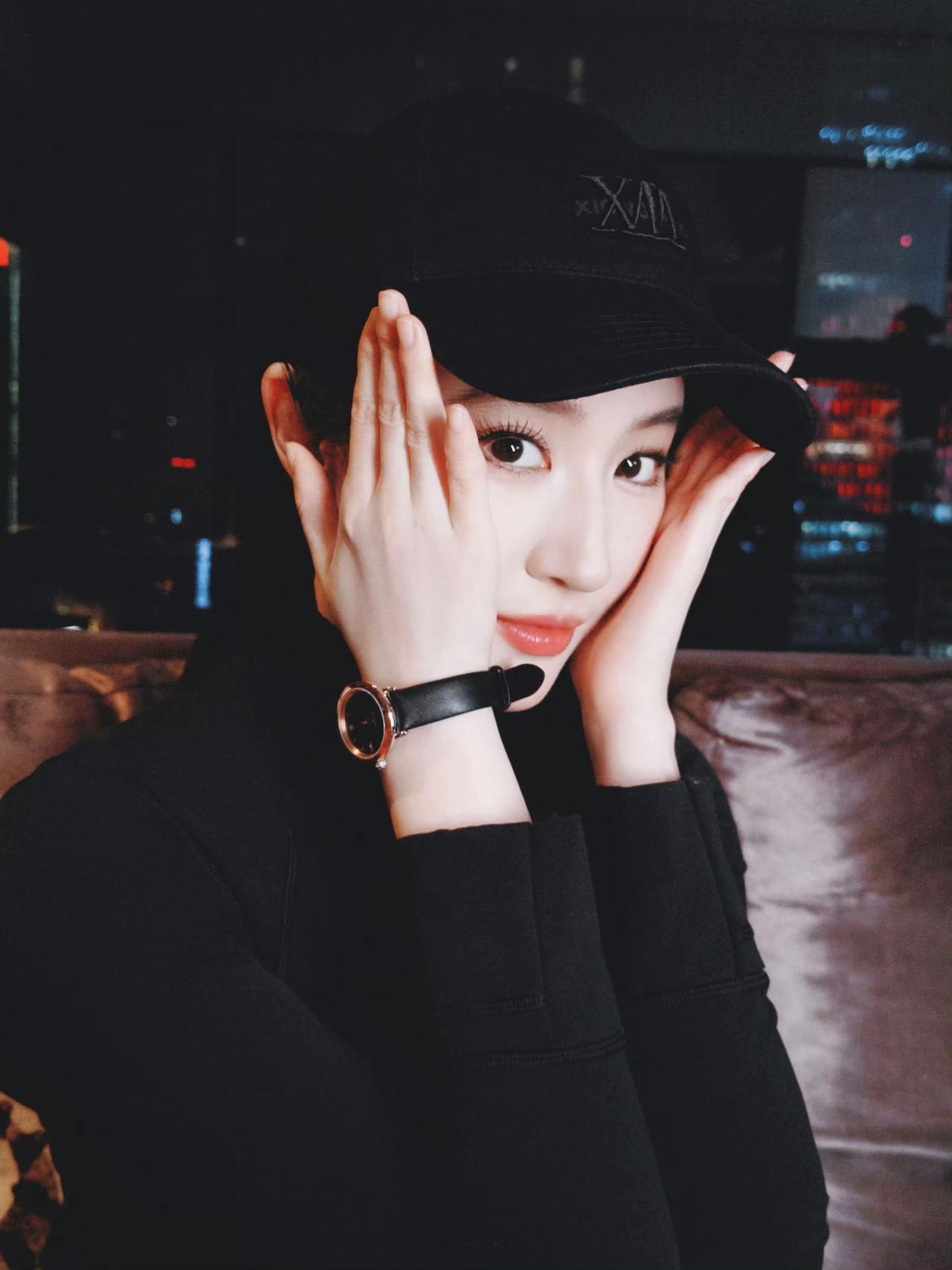 刘亦菲0825生日快乐！！！二十四载踏光而行，身处喧嚣俗世，依旧守得住内心的安