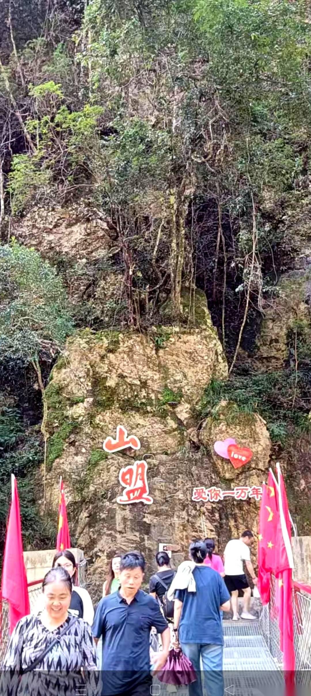 三次。整整三次，我这辈子，被三个不同的算命先生，在不同时间、不同地点，算出了同