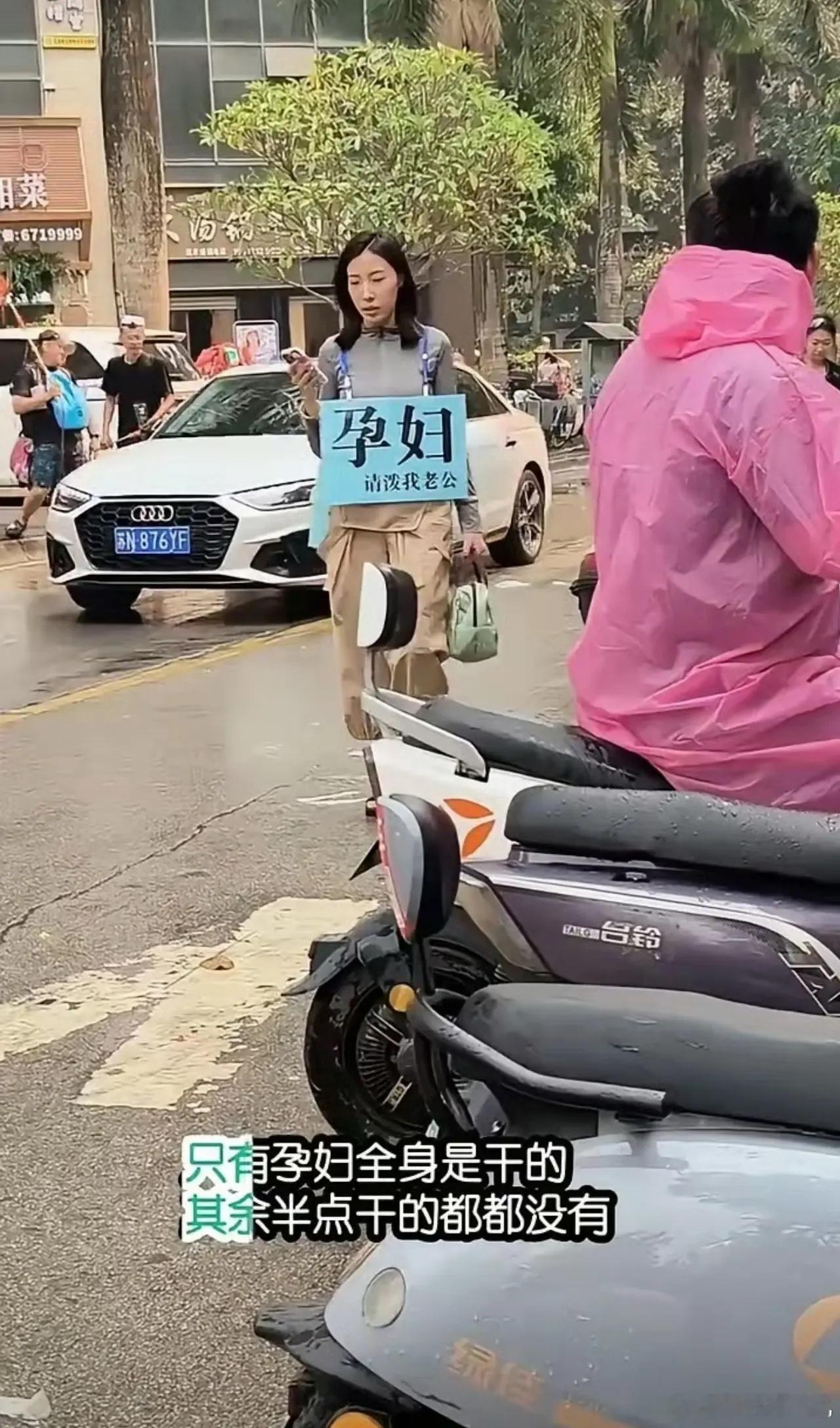 西双版纳泼水节，只有孕妇身上是干的