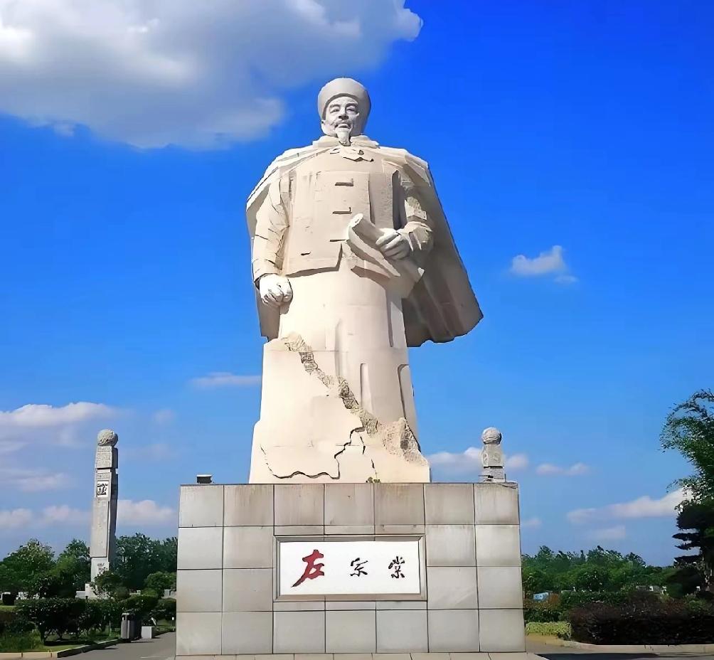 左宗棠收复西域回京，太后屏退众人，只问一句：“三千万两白银、五年征战，两万将士血