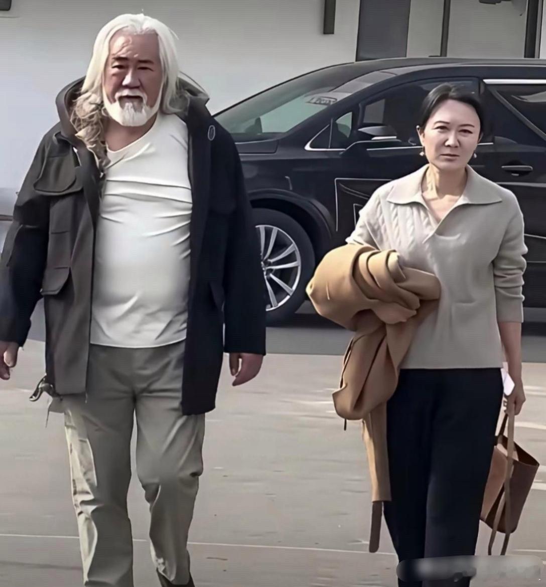 张纪中比老婆大31岁，现在越来越看不出年龄差了。​​​