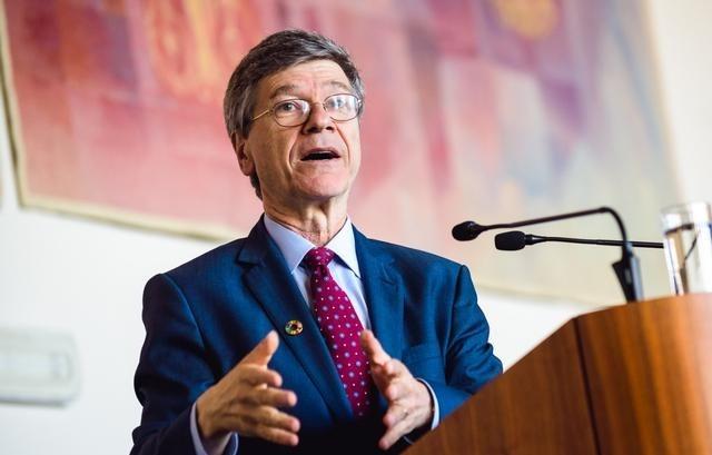 为什么美国现在死咬中国不放？美国经济学家说过一句大实话：中国不是敌人，而是中国走