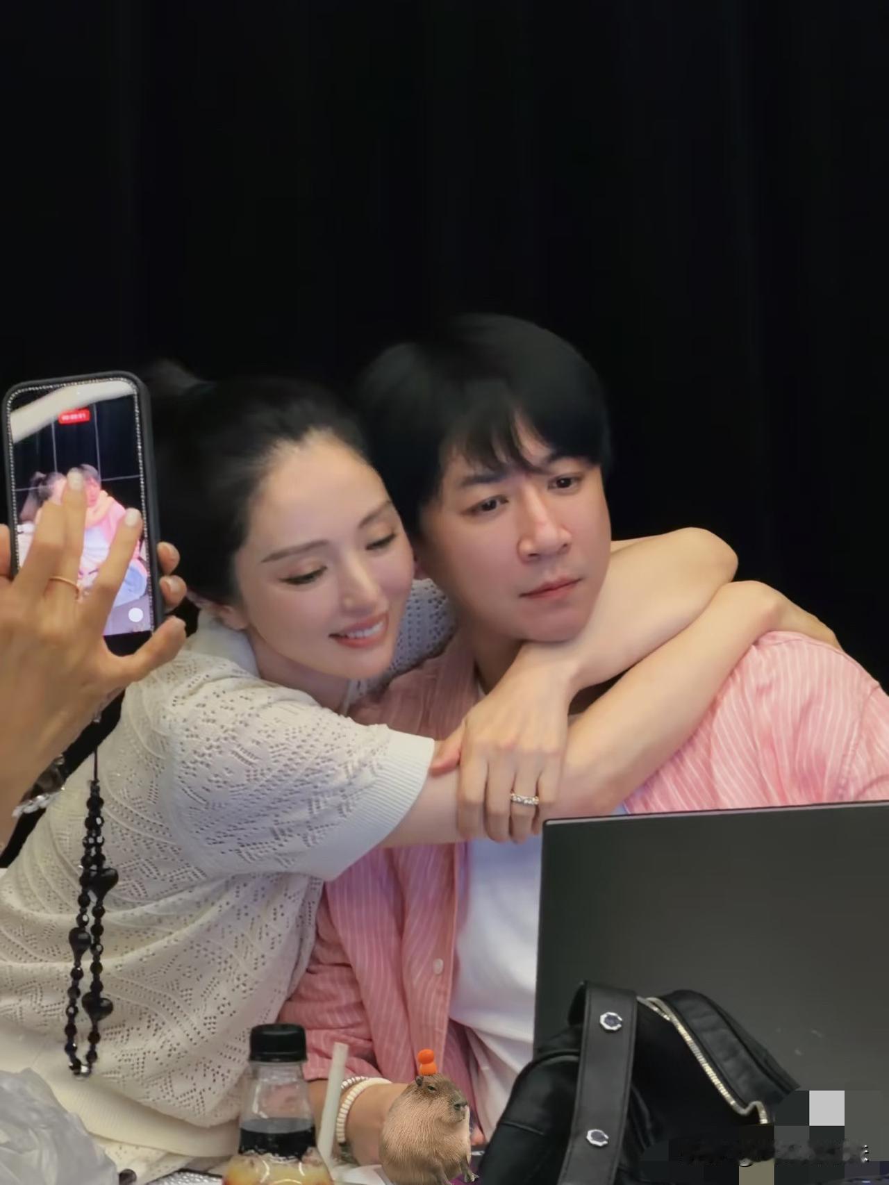张维伊竟然是导演！他送给董璇一出大话西游[汗][汗]董璇迷上了张维伊版的