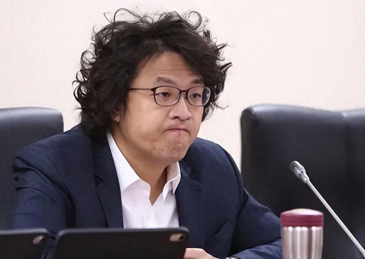 台北市议员侯汉廷在昨天台媒节目中表示，沈伯洋建议应该要放绝育药治鼠患，侯汉廷称这