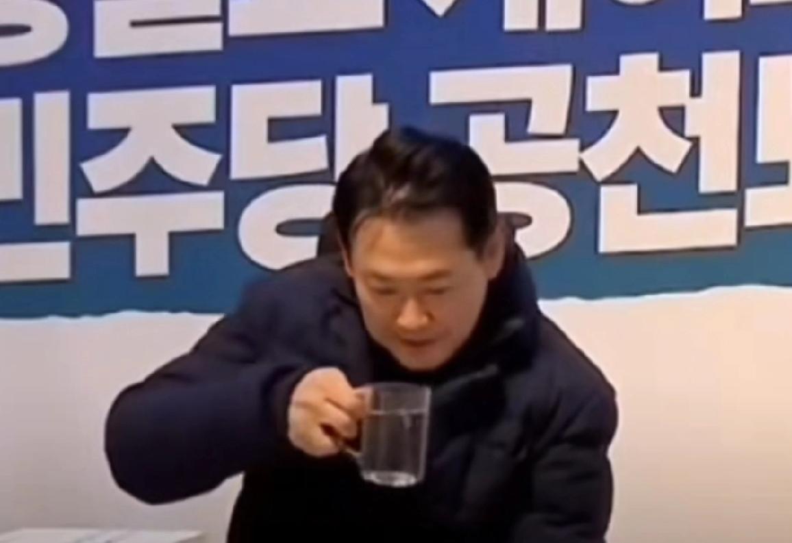 韩国政坛再演绝食大戏！党首已经饿4天逼宫，能打破24天纪录？韩国国会又成“