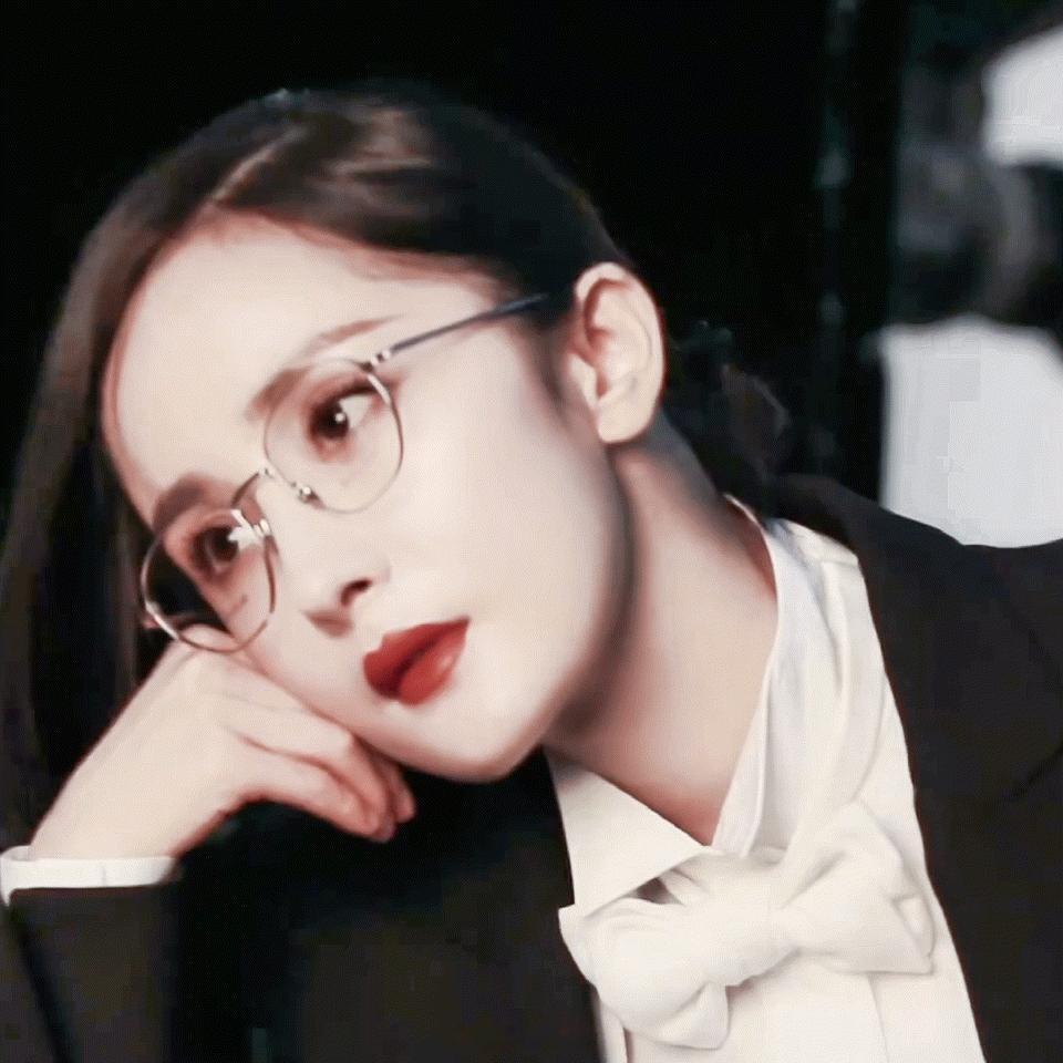 杨幂穿弯刀裤什么弯，我可以弯🥺​​​