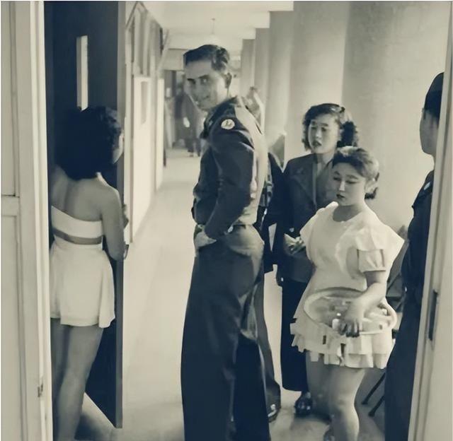 1946年，美军为了进行一项秘密研究，竟然强迫十名带有梅毒的妓女，和上千名囚犯同