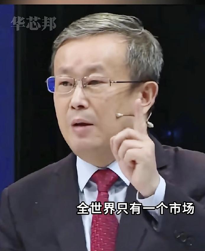 最逗的就是，一群天天把“跟国际接轨”挂嘴边的人，突然就急了。就因为有人提了一嘴