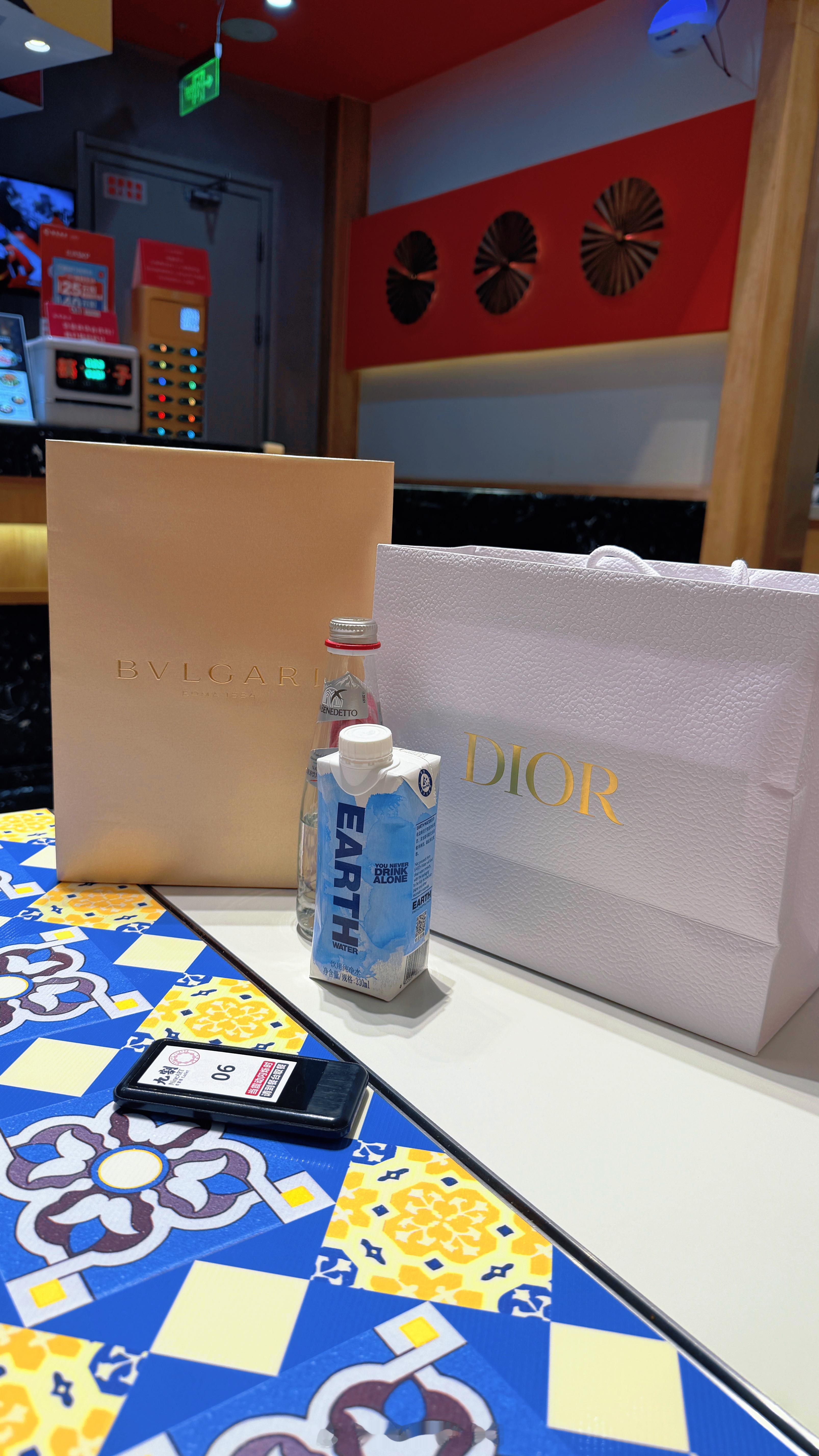 为了把这20块餐券花掉于是来商场逛逛顺便买了宝格丽和dior北京·北京S