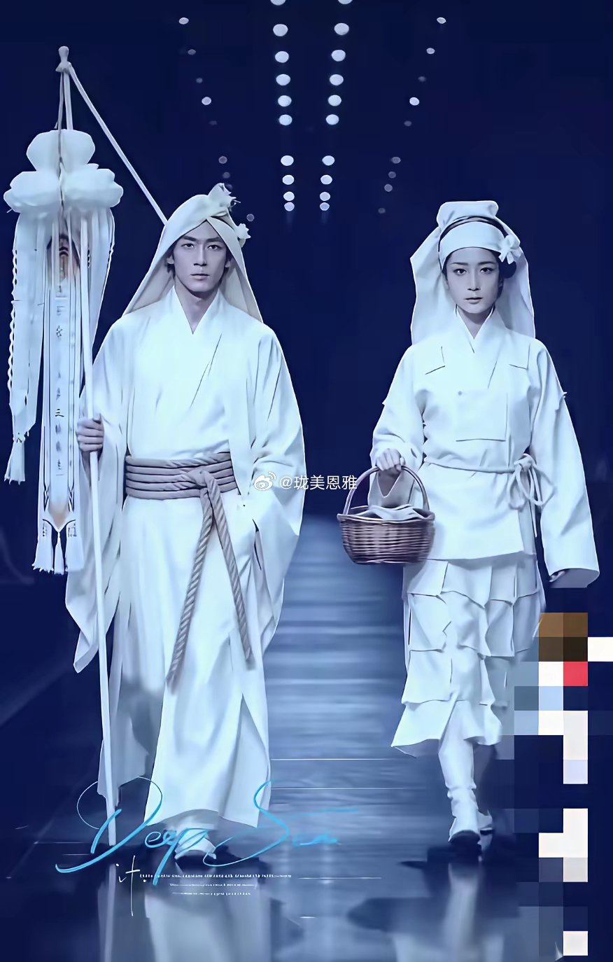 巴黎时装展，模特穿上的衣服确实很漂亮，但这种衣服，晚上能穿出去吗？