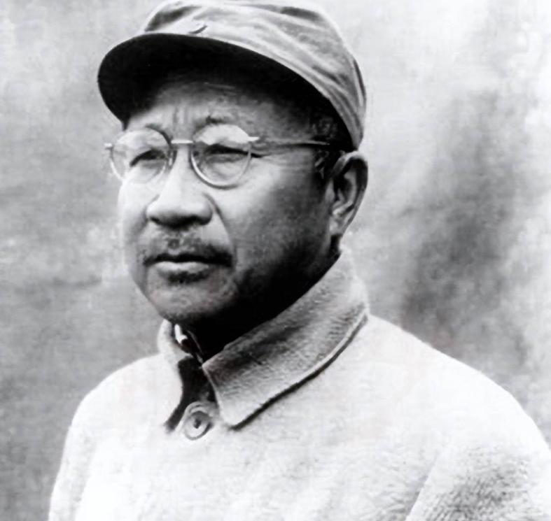 1943年，新四军副军长张云逸抓了桂系将领赵凤藻的独子。赵凤藻急疯了，开出10挺