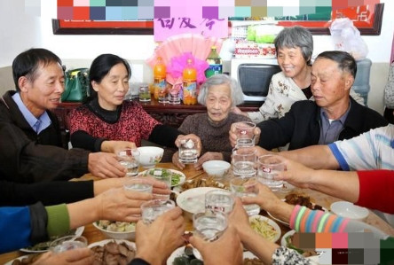 婆婆去世，两个小叔子临走喊我：嫂子，咱商量一下老房子归谁所有2018年冬，陈