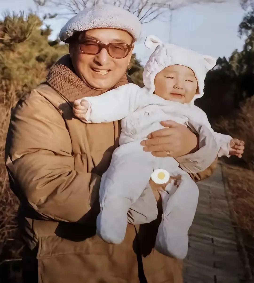 陈佩斯说，1989年，我爱人怀我儿子陈大愚，快要临产的前夕，她去医院做产检，那天