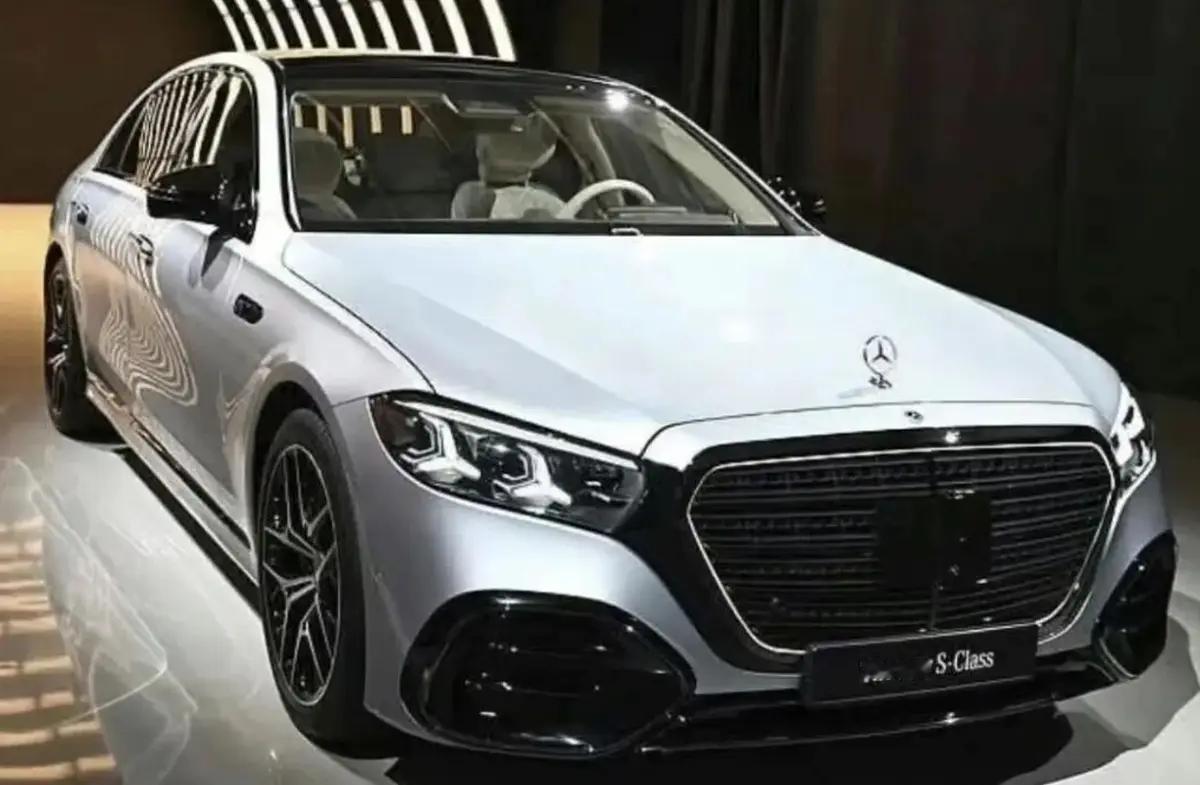 新款奔驰S级实车，大家觉得怎么样？不过我心里的巅峰还是W222[哭哭]【来自懂车