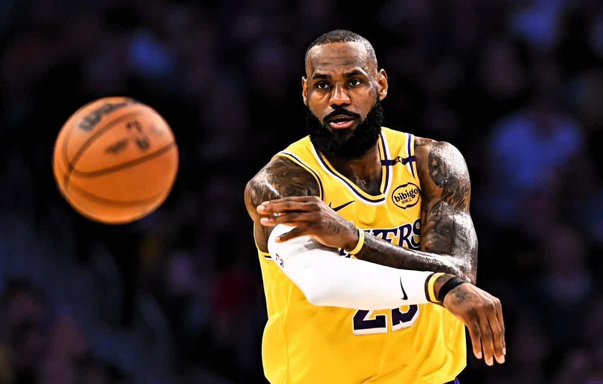 40岁詹姆斯仍在巅峰！21世纪首批状元仅剩他独舞，23年传奇刷新NBA认知