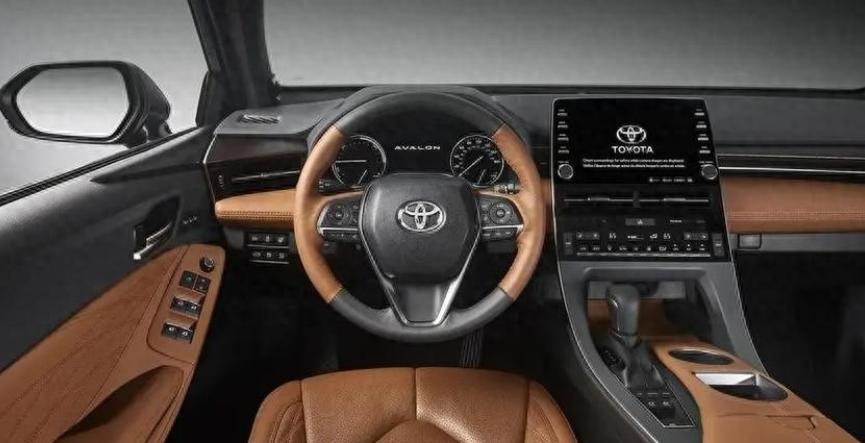 昨天我那个兄弟想换车，预算十五万，看了一圈插混，又看了丰田混动，彻底懵了。我没