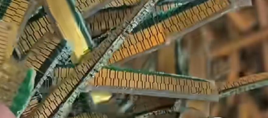 近期一市民把家里两部旧手机卖掉，本以为能赚几百块，结果没过几天啊，他的朋友就收到