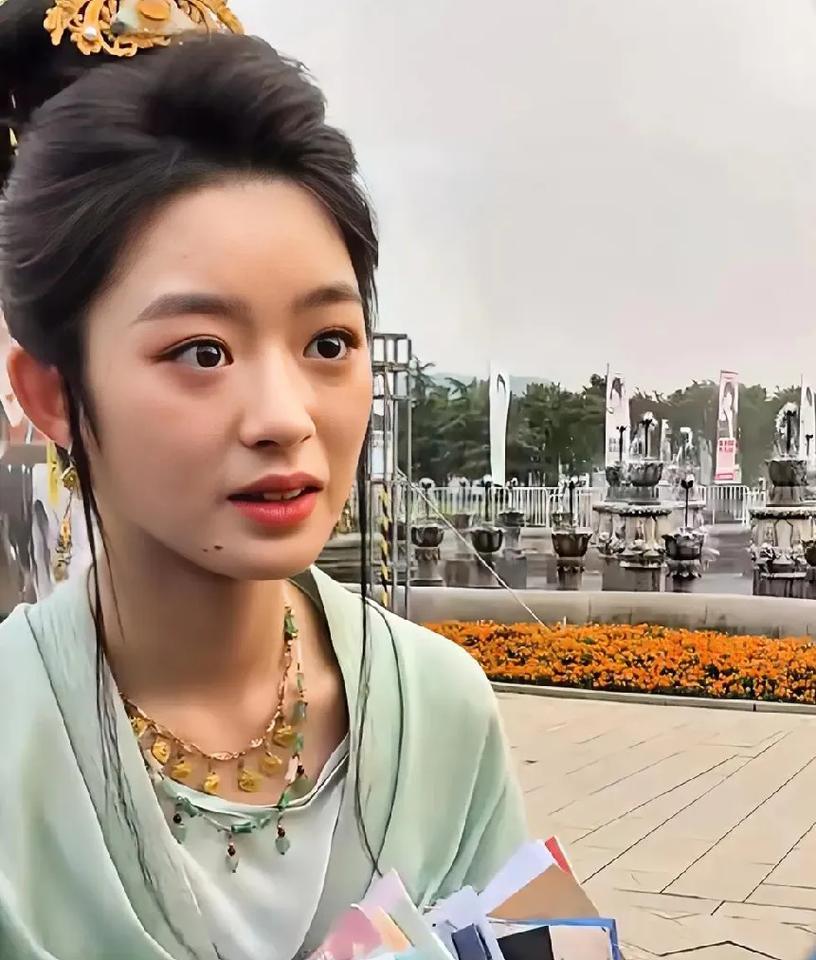 我表妹去现场看了黄杨钿甜她和我说了一句话我惊讶的下巴都差点掉了，她说之