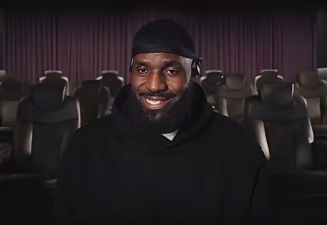 湖人本赛季派出东契奇、里夫斯、斯玛特、八村和艾顿的组合，净效率高达+13.5。要